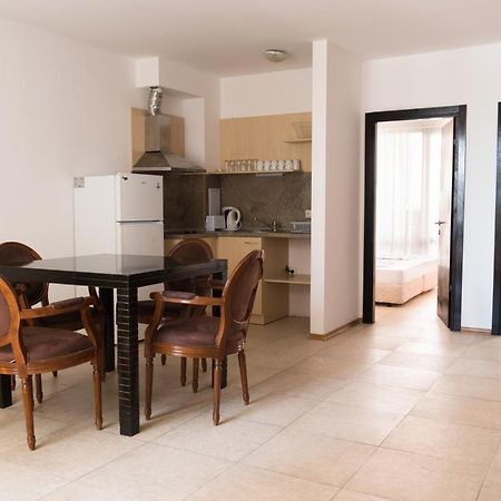 Vm Apartments Robinson Beach Pomorie Eksteriør billede