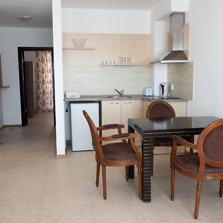 Vm Apartments Robinson Beach Pomorie Eksteriør billede