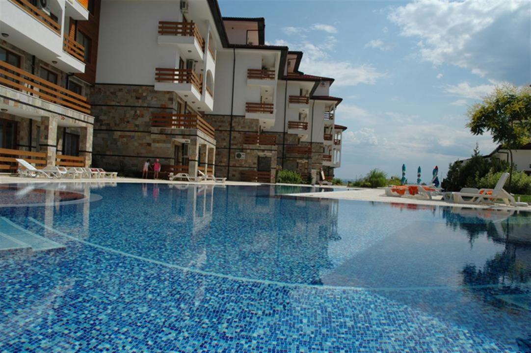 Vm Apartments Robinson Beach Pomorie Eksteriør billede