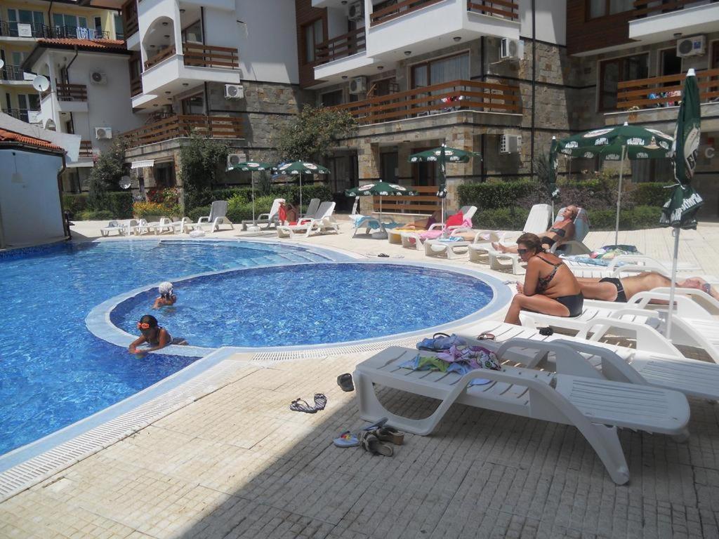 Vm Apartments Robinson Beach Pomorie Eksteriør billede