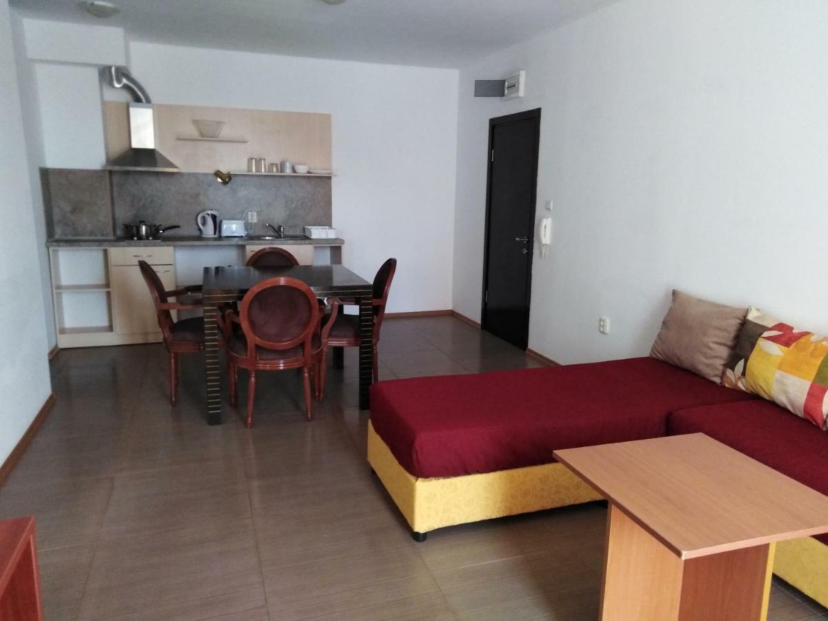 Vm Apartments Robinson Beach Pomorie Eksteriør billede