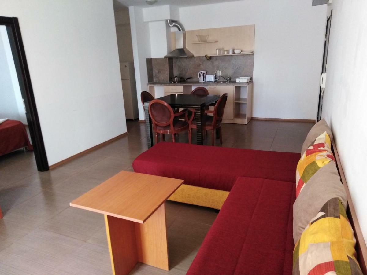 Vm Apartments Robinson Beach Pomorie Eksteriør billede