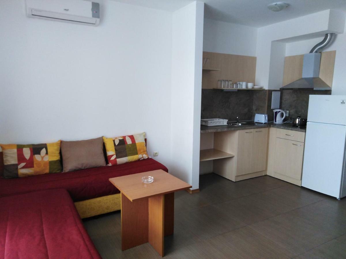 Vm Apartments Robinson Beach Pomorie Eksteriør billede