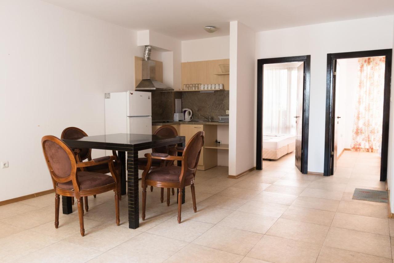 Vm Apartments Robinson Beach Pomorie Eksteriør billede
