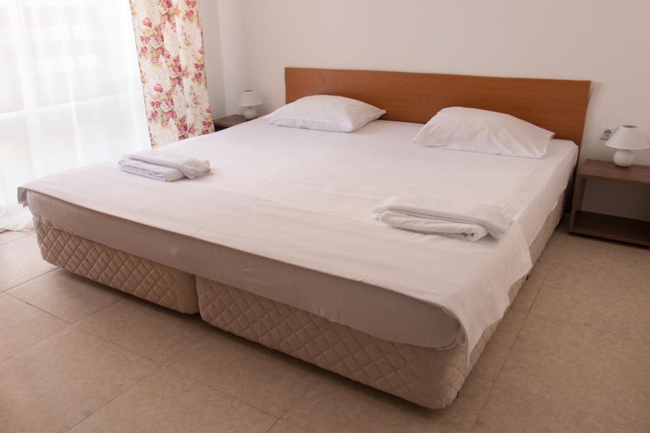 Vm Apartments Robinson Beach Pomorie Eksteriør billede