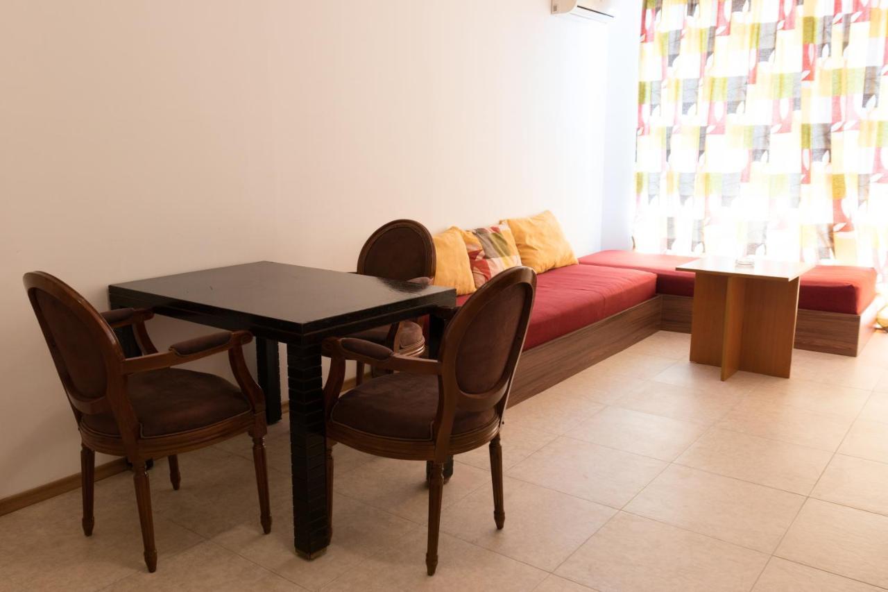 Vm Apartments Robinson Beach Pomorie Eksteriør billede